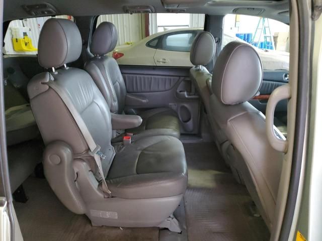 2010 Toyota Sienna XLE