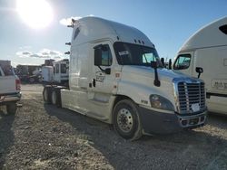 Salvage trucks for sale at Lebanon, TN auction: 2014 Freightliner Cascadia 125