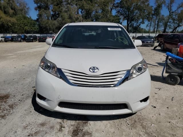 2016 Toyota Sienna LE