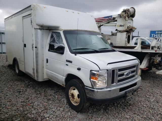 2016 Ford Econoline E350 Super Duty Cutaway Van