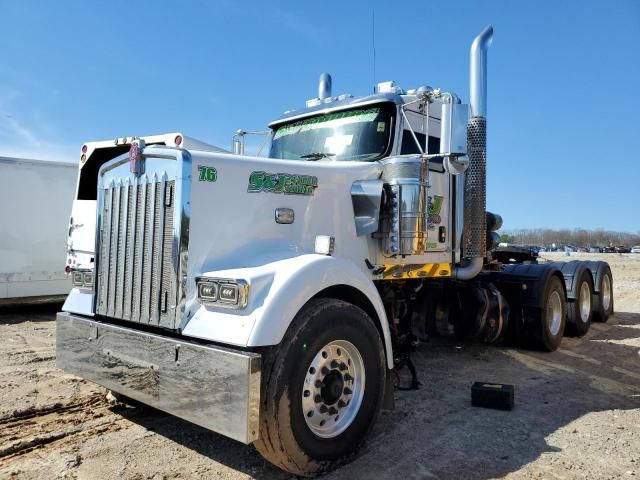 2019 Kenworth Construction W900