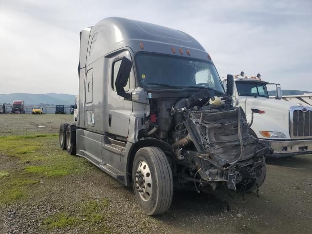 2018 Freightliner Cascadia 126