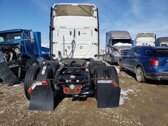 2017 Freightliner Cascadia 113