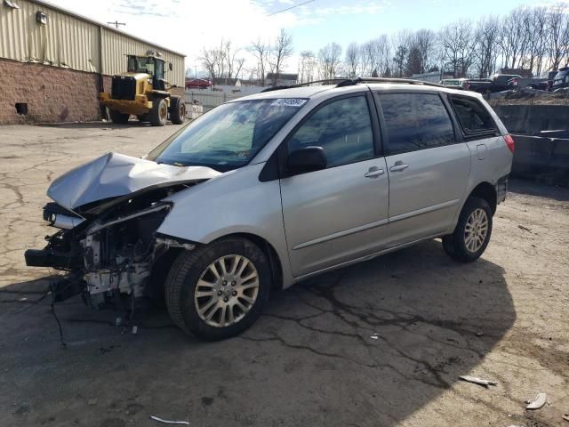 2010 Toyota Sienna LE