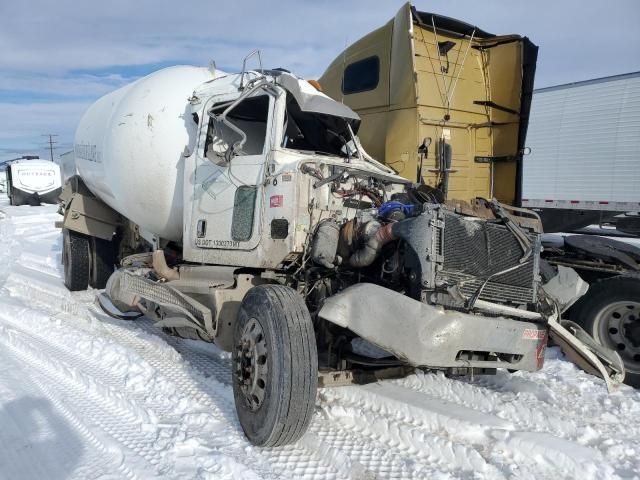 2013 Peterbilt 337