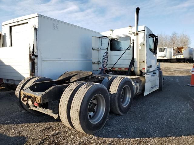 2011 Volvo VN VNL