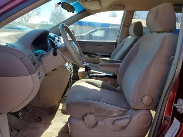 2004 Toyota Sienna CE