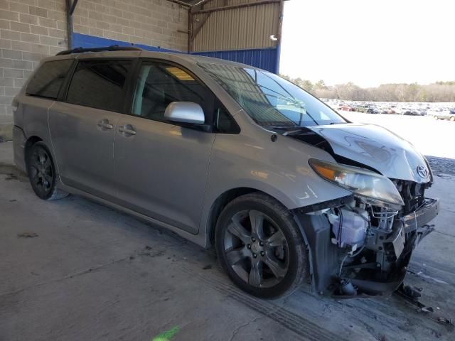 2011 Toyota Sienna Sport