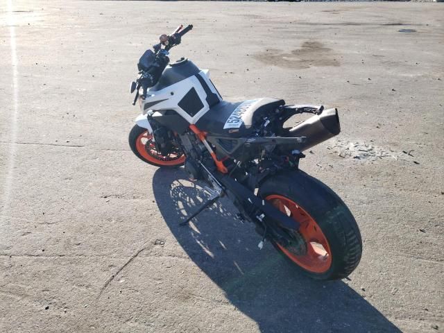 2021 KTM 890 Duke R