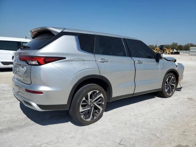 2022 Mitsubishi Outlander SE