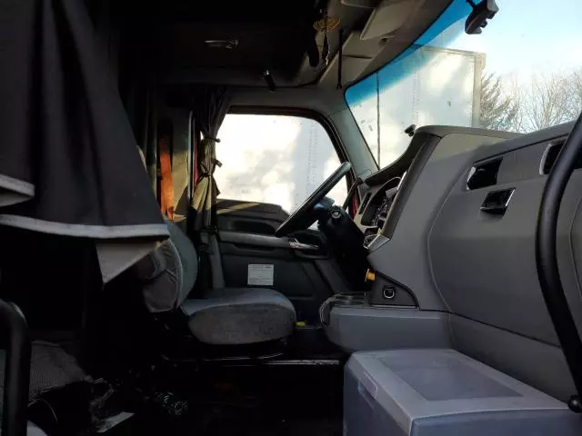 2019 Kenworth Construction T680