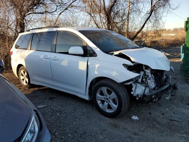 2018 Toyota Sienna LE