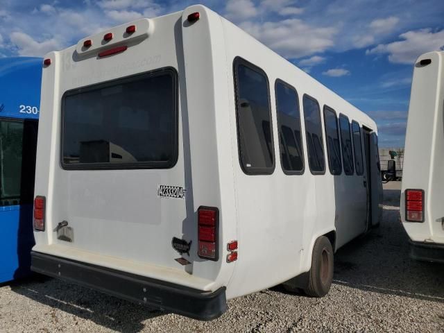 2017 Ford Econoline E450 Super Duty Cutaway Van