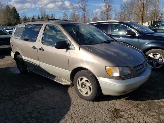 1999 Toyota Sienna LE