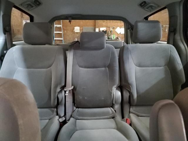 2004 Toyota Sienna CE