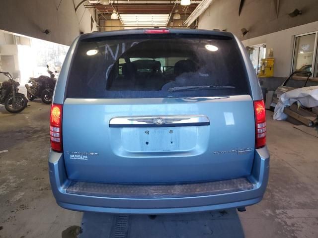 2010 Chrysler Town & Country LX