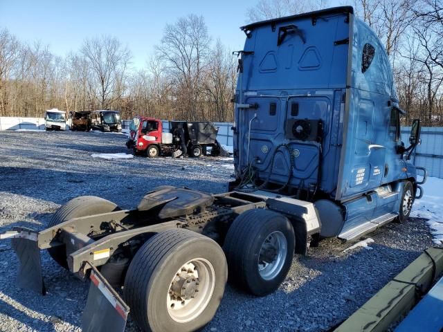 2011 Freightliner Cascadia 125