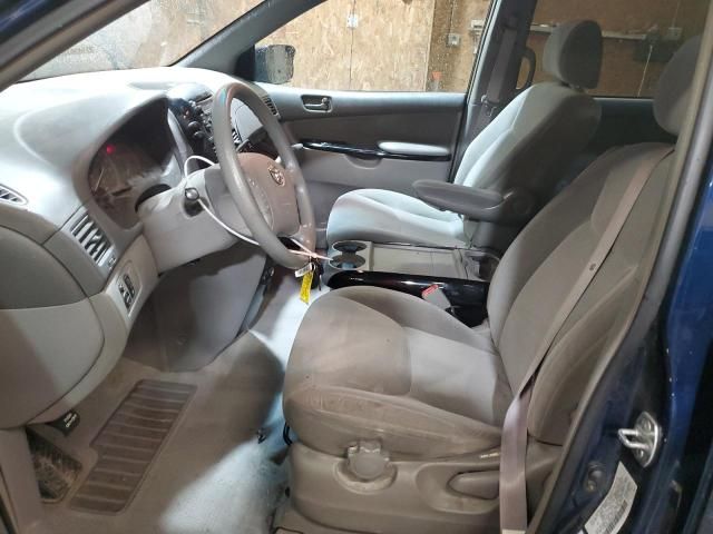 2004 Toyota Sienna CE