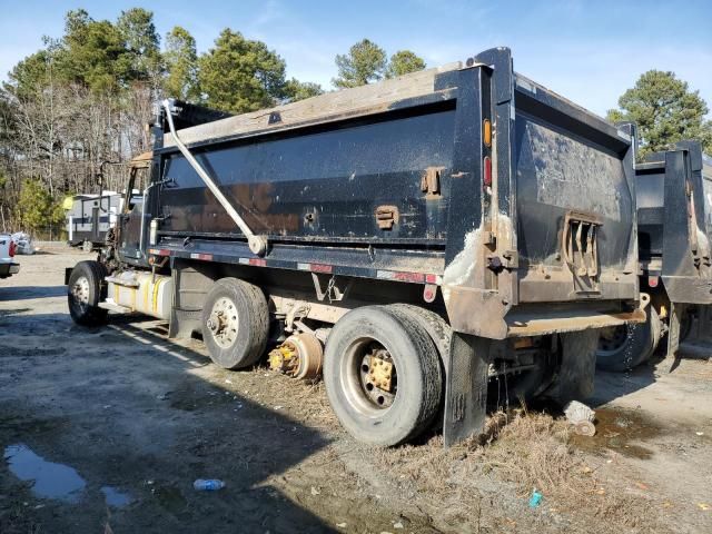 2016 Mack 700 GU700