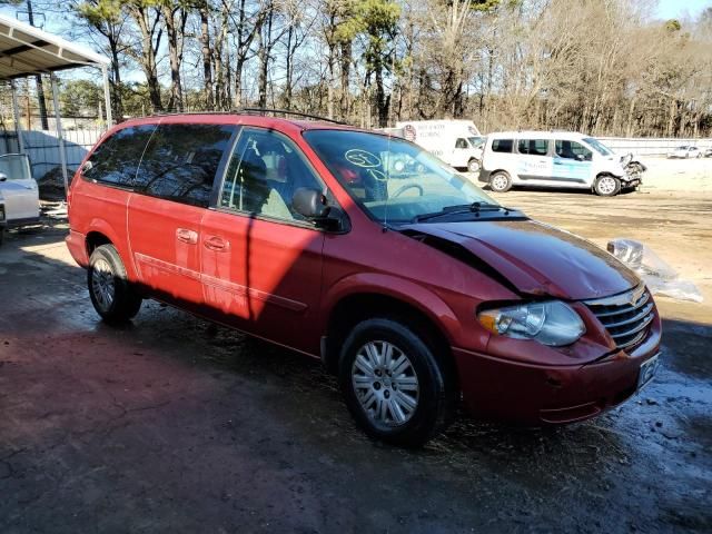 2005 Chrysler Town & Country LX