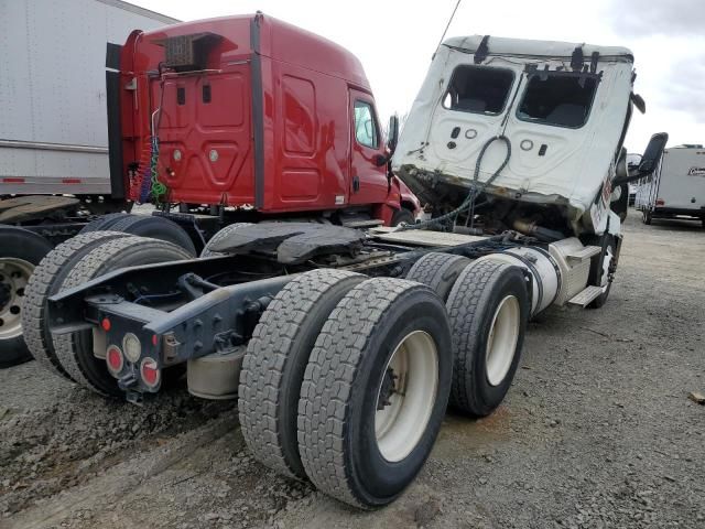 2020 Freightliner Cascadia 126