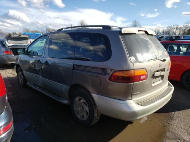 1999 Toyota Sienna LE