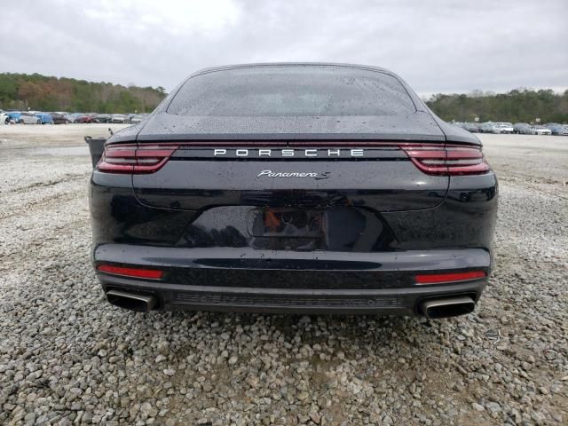 2018 Porsche Panamera 4