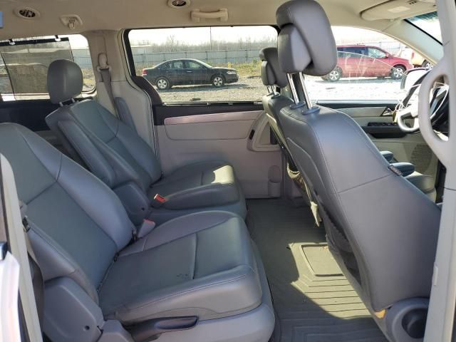 2014 Volkswagen Routan SE