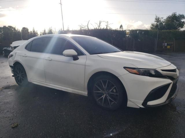 2022 Toyota Camry SE