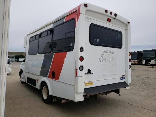 2014 Ford Econoline E450 Super Duty Cutaway Van