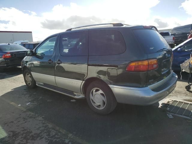 2000 Toyota Sienna LE