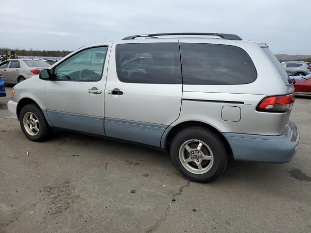 2003 Toyota Sienna LE