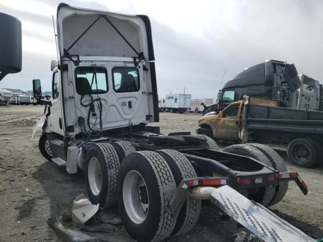 2019 Freightliner Cascadia 126