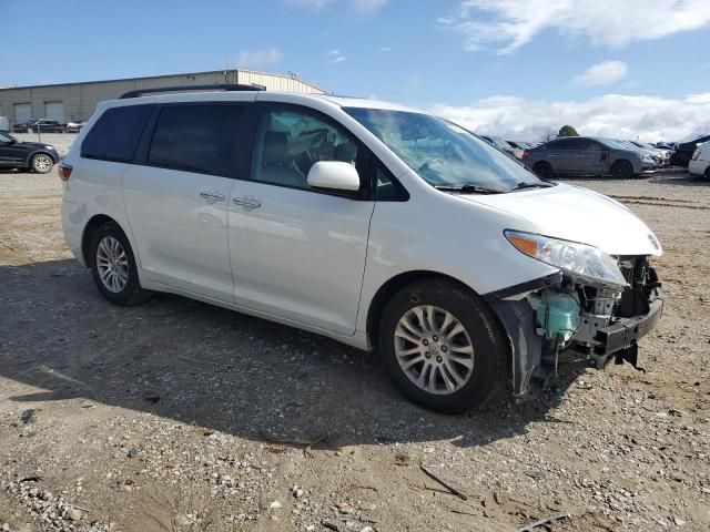 2017 Toyota Sienna XLE