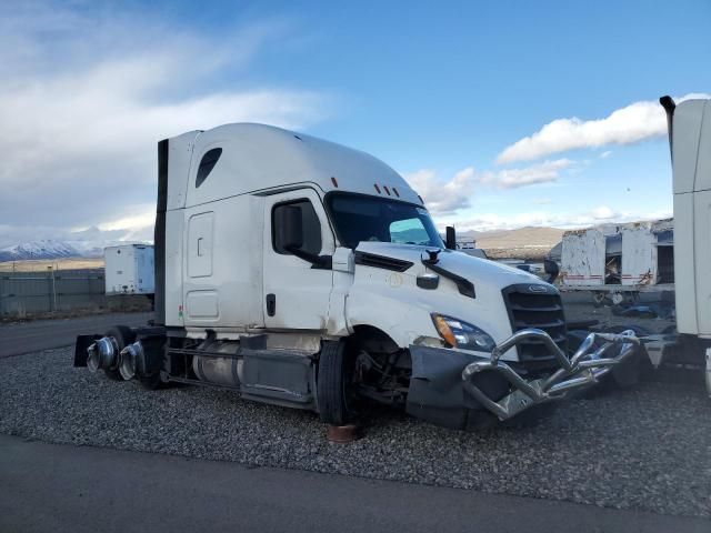 2020 Freightliner Cascadia 126