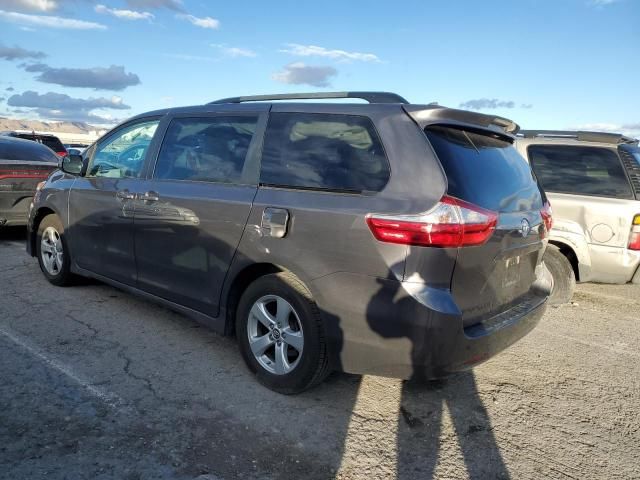 2018 Toyota Sienna LE