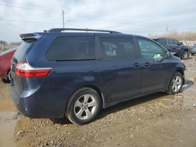 2018 Toyota Sienna LE