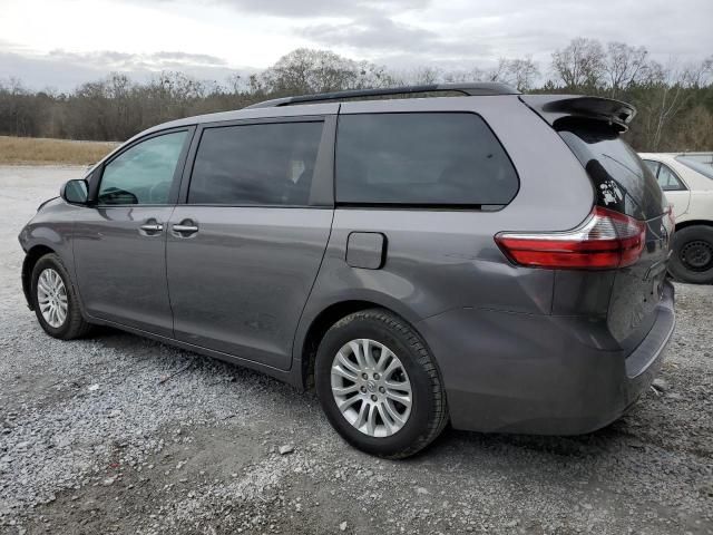 2017 Toyota Sienna XLE