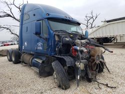 Salvage trucks for sale at San Antonio, TX auction: 2004 Kenworth Construction T2000