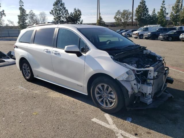 2021 Toyota Sienna XLE