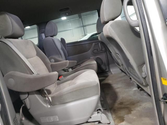 2010 Toyota Sienna LE