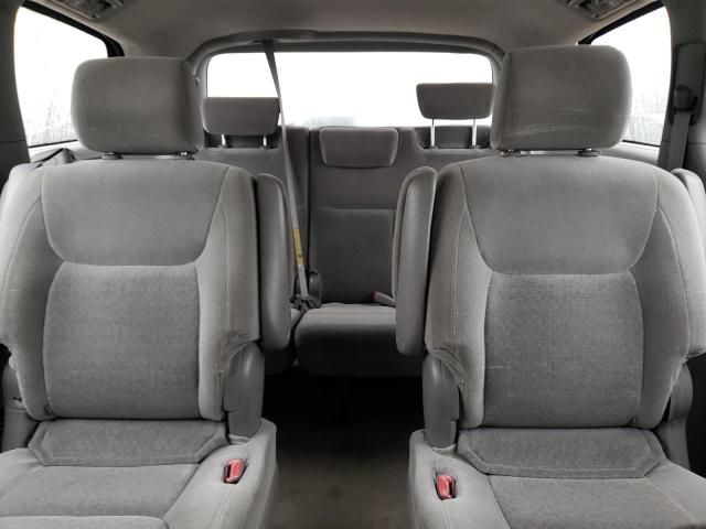 2004 Toyota Sienna CE