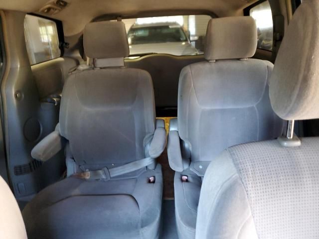 2004 Toyota Sienna CE