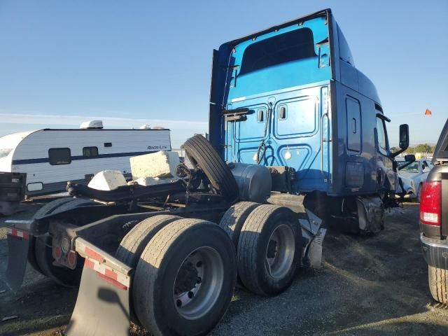 2018 Freightliner Cascadia 126