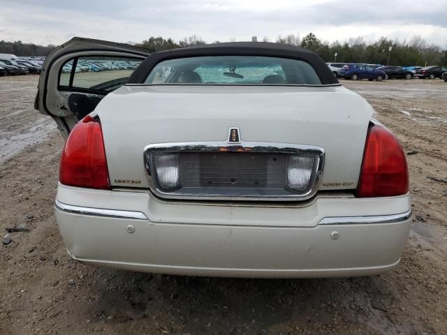 2005 Lincoln Town Car Signature Limited