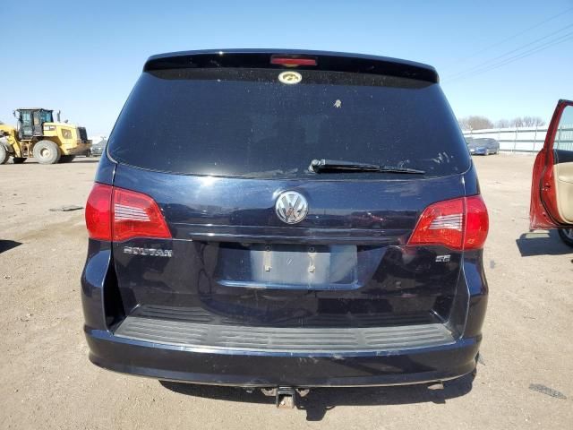 2011 Volkswagen Routan SE