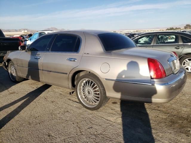 2000 Lincoln Town Car Signature