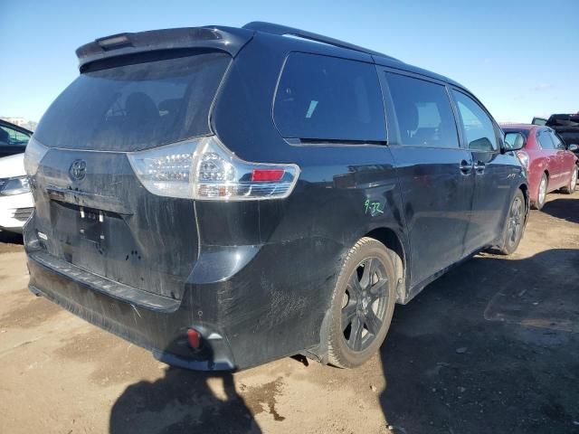 2020 Toyota Sienna SE