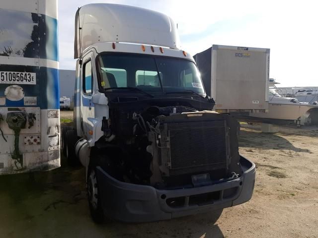 2014 Freightliner Cascadia 113