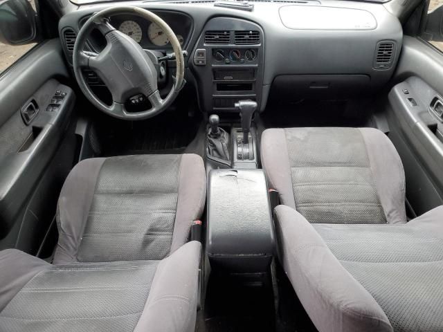 2000 Nissan Pathfinder LE